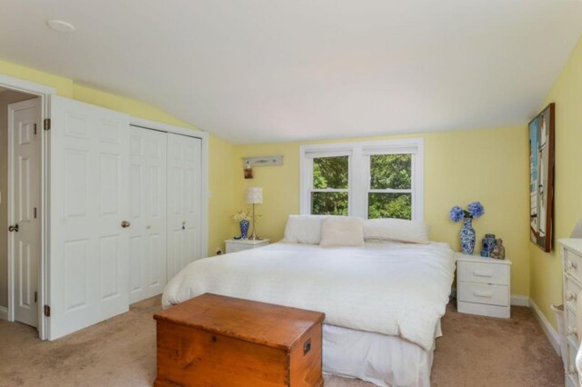 Picture of Home For Sale in East Falmouth, Massachusetts, United States