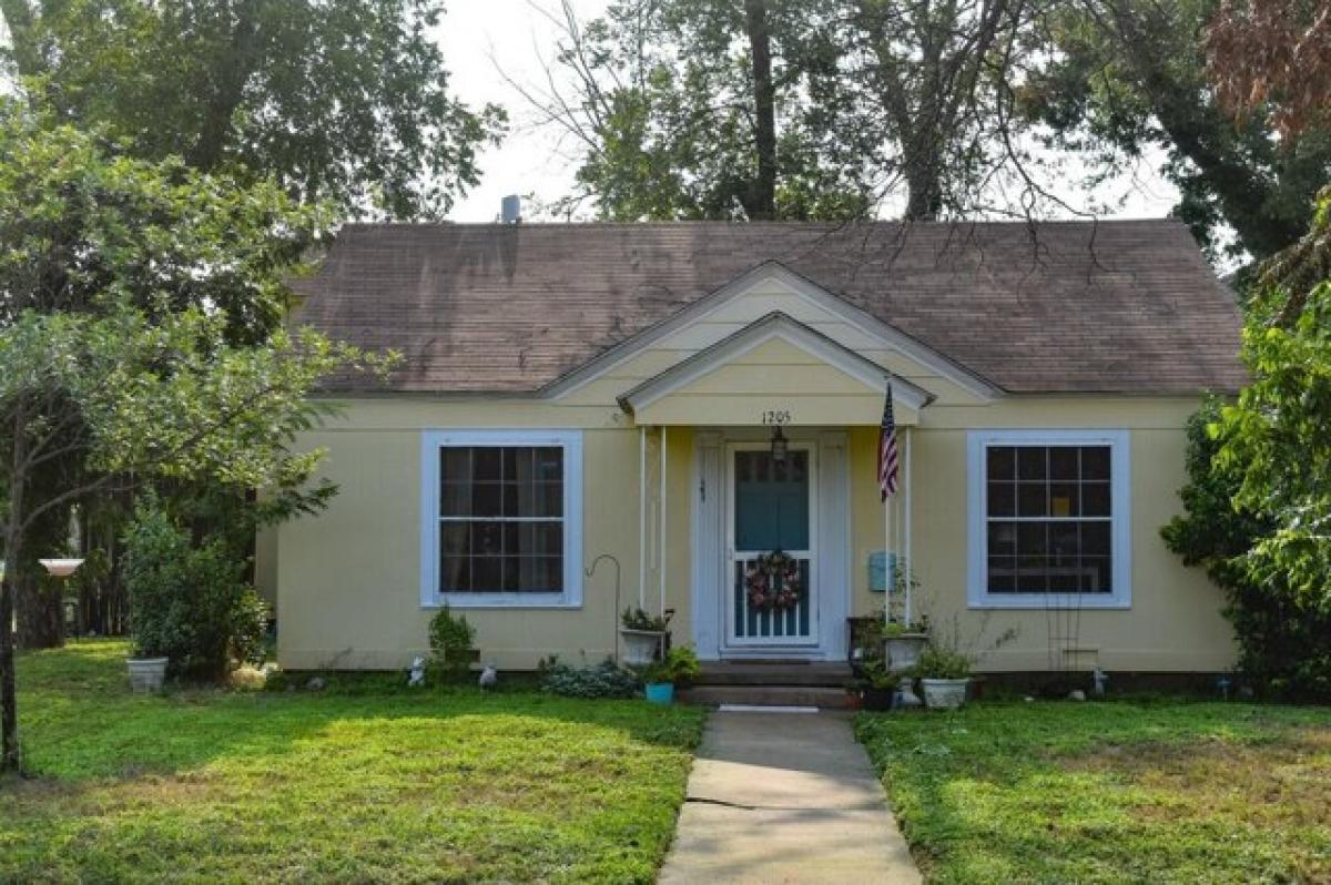 Picture of Home For Sale in Brady, Texas, United States