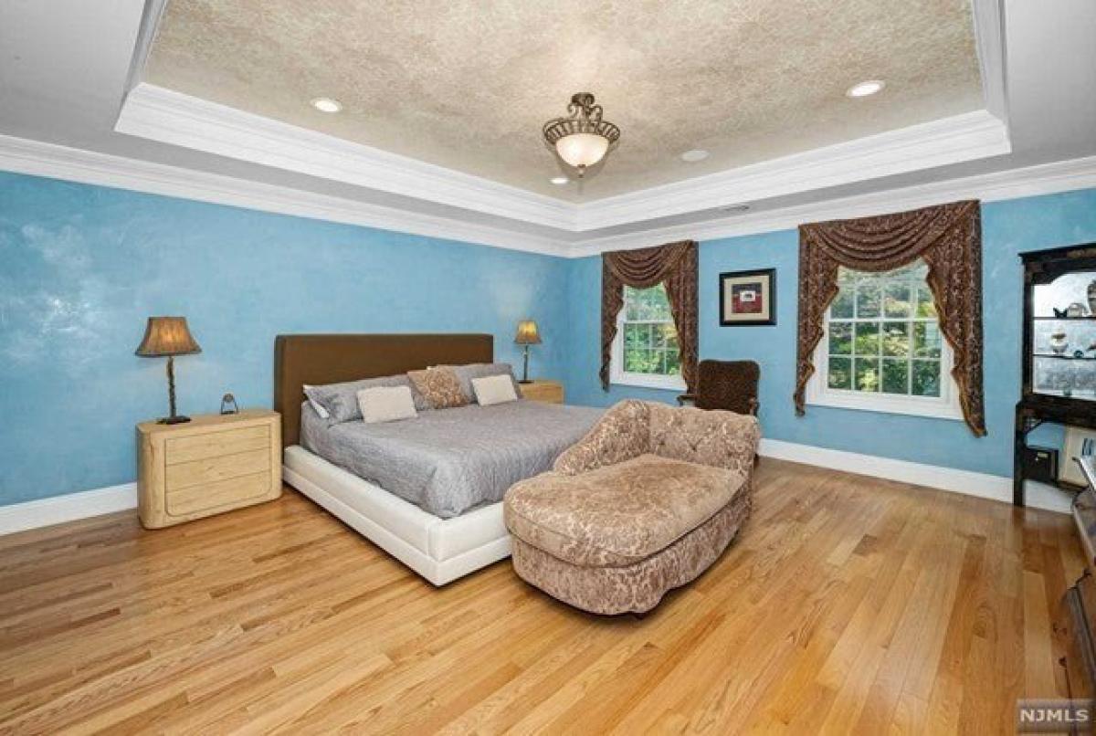 Picture of Home For Sale in Montvale, New Jersey, United States