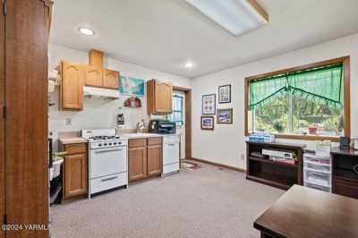 Home For Sale in Granger, Washington