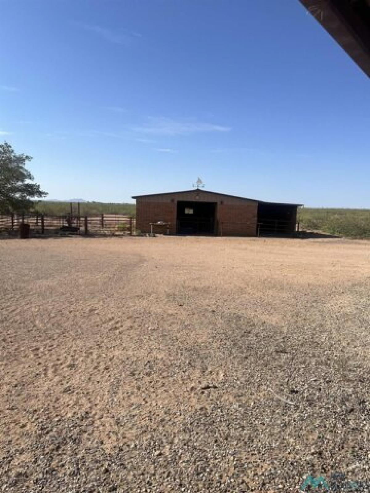 Picture of Home For Sale in Columbus, New Mexico, United States