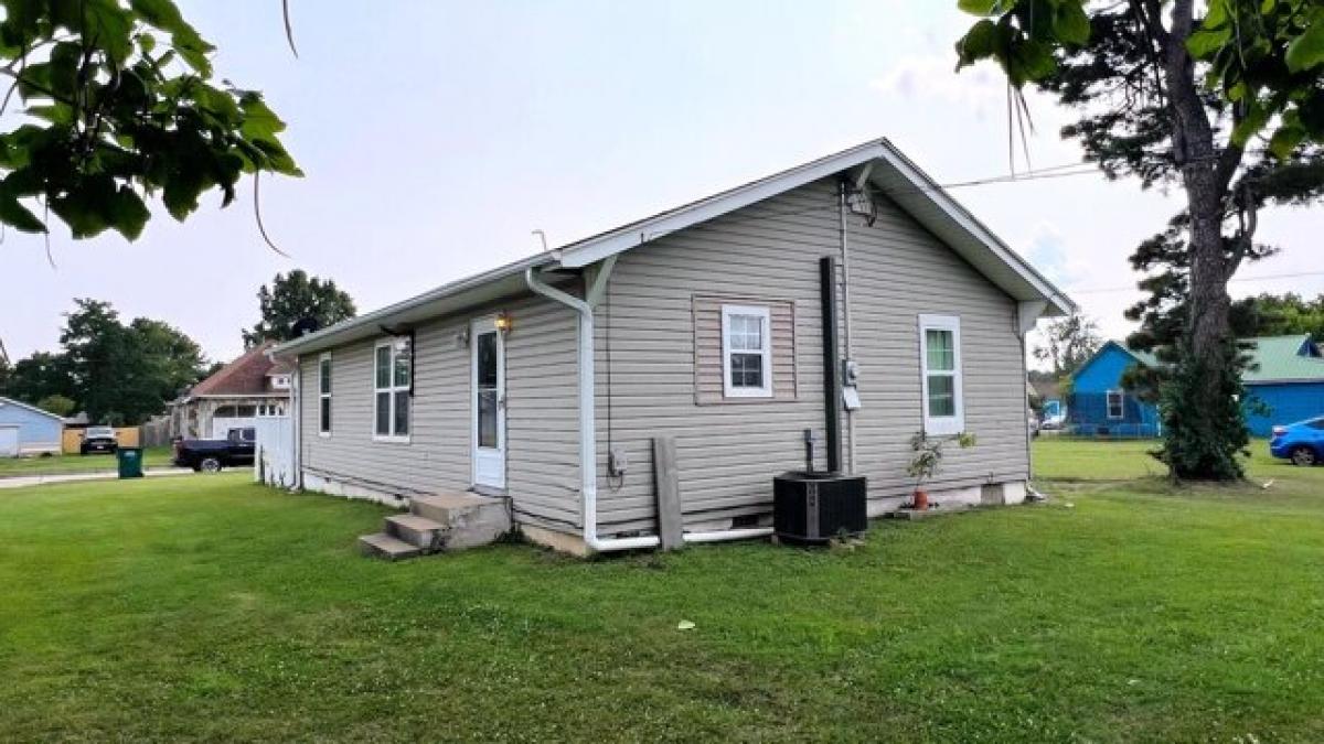 Picture of Home For Sale in Monett, Missouri, United States