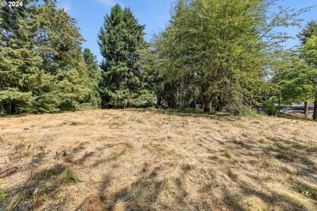 Picture of Residential Land For Sale in Milwaukie, Oregon, United States