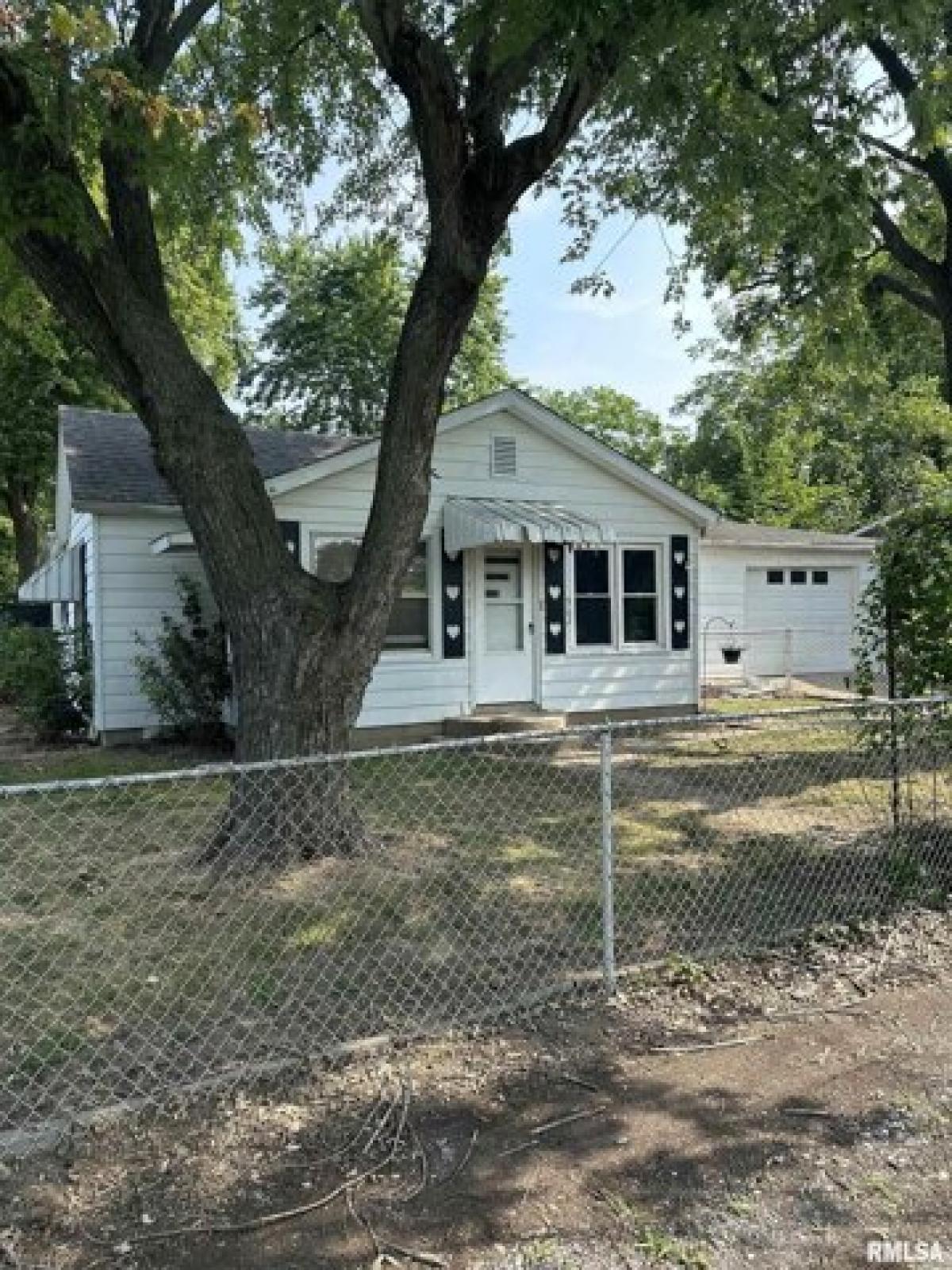 Picture of Home For Sale in Carterville, Illinois, United States