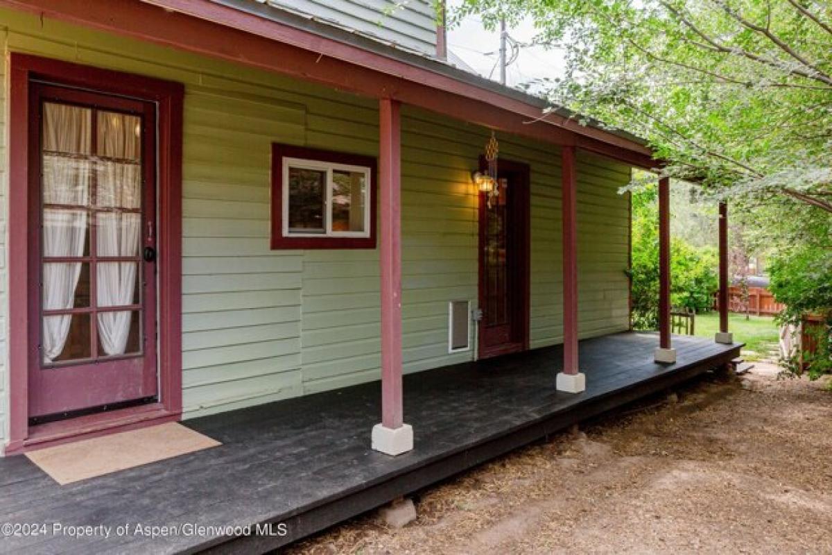 Picture of Home For Sale in New Castle, Colorado, United States