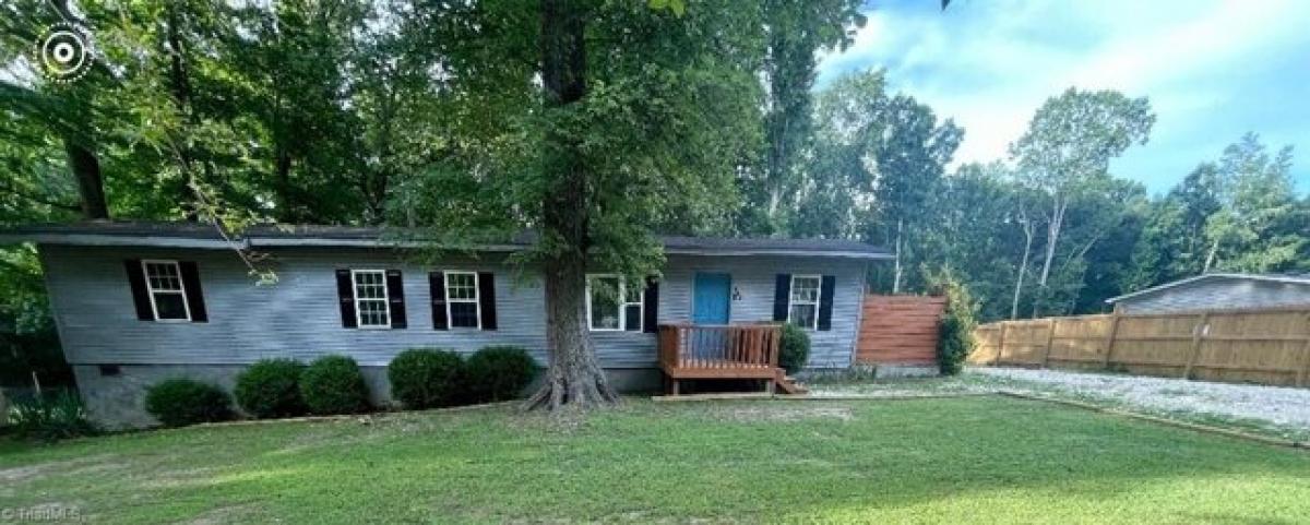 Picture of Home For Sale in Linwood, North Carolina, United States