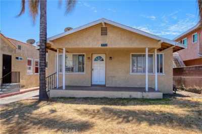 Home For Sale in Maywood, California