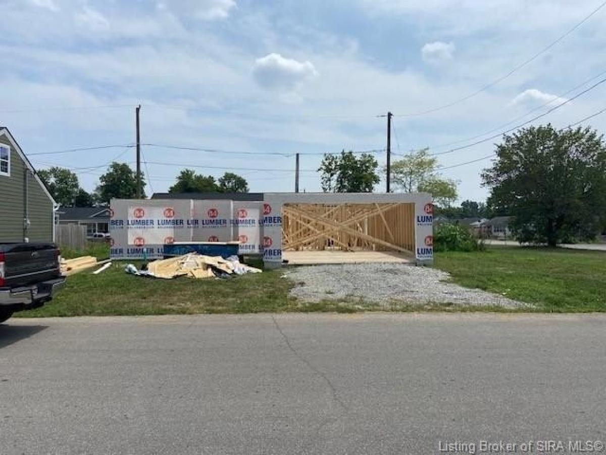 Picture of Home For Sale in Charlestown, Indiana, United States