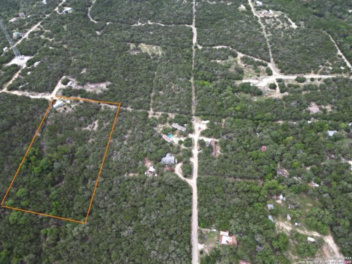 Picture of Residential Land For Sale in Lakehills, Texas, United States