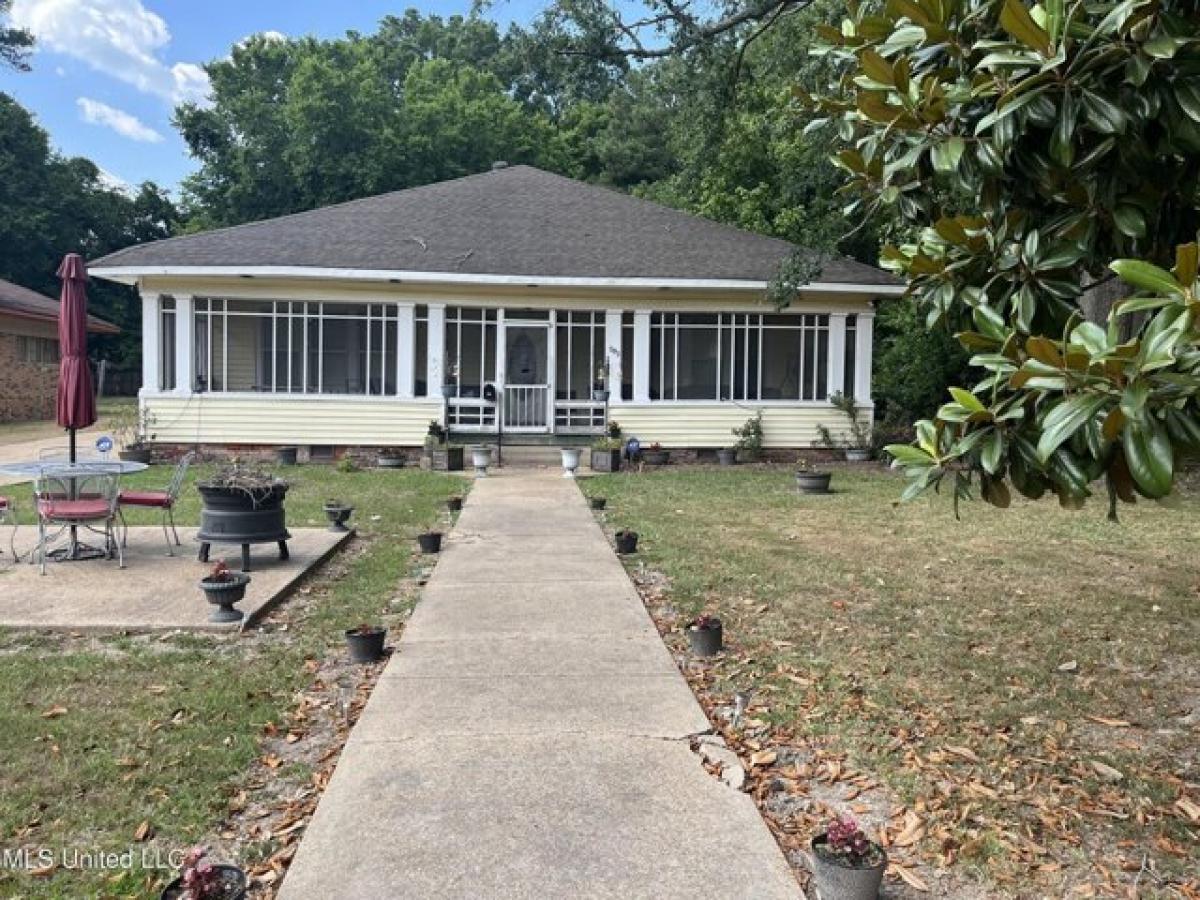 Picture of Home For Sale in Charleston, Mississippi, United States