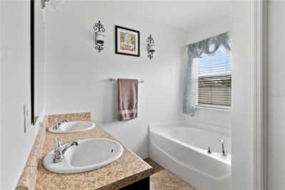 Home For Sale in Dundee, Florida