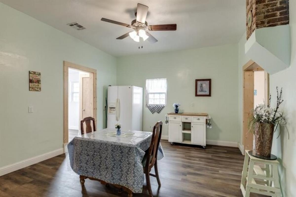 Picture of Home For Sale in Hinton, Oklahoma, United States