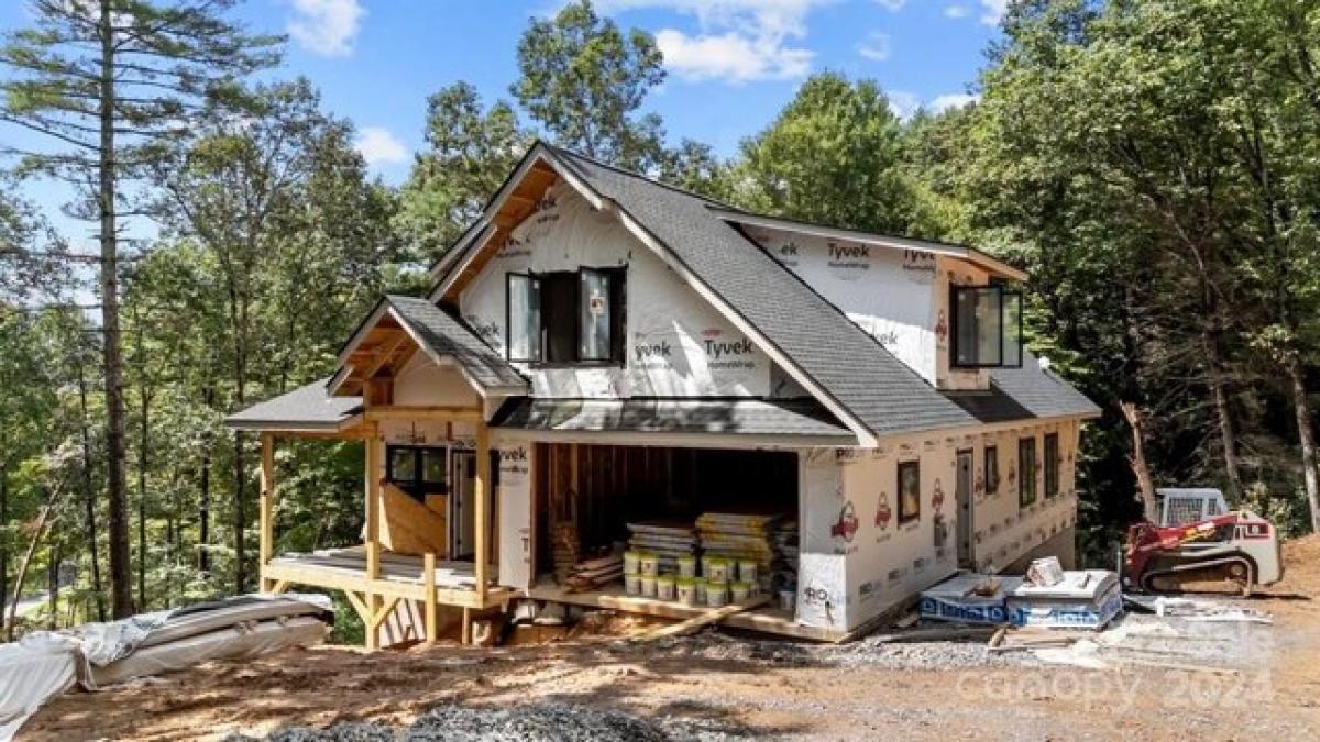 Picture of Home For Sale in Horse Shoe, North Carolina, United States