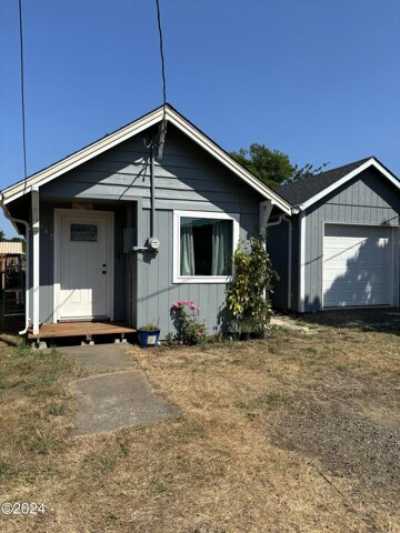 Home For Sale in Waldport, Oregon