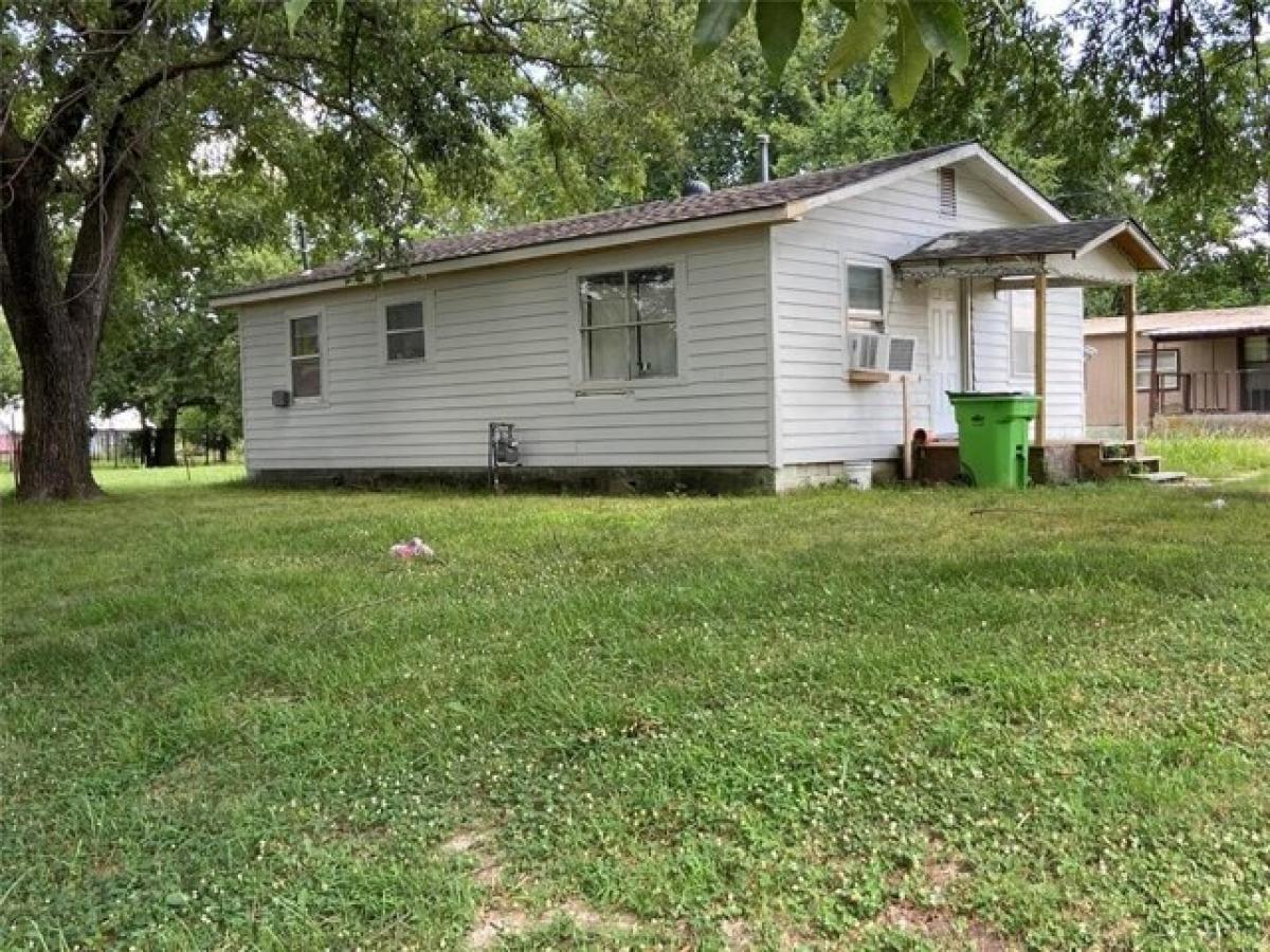 Picture of Home For Sale in Okemah, Oklahoma, United States