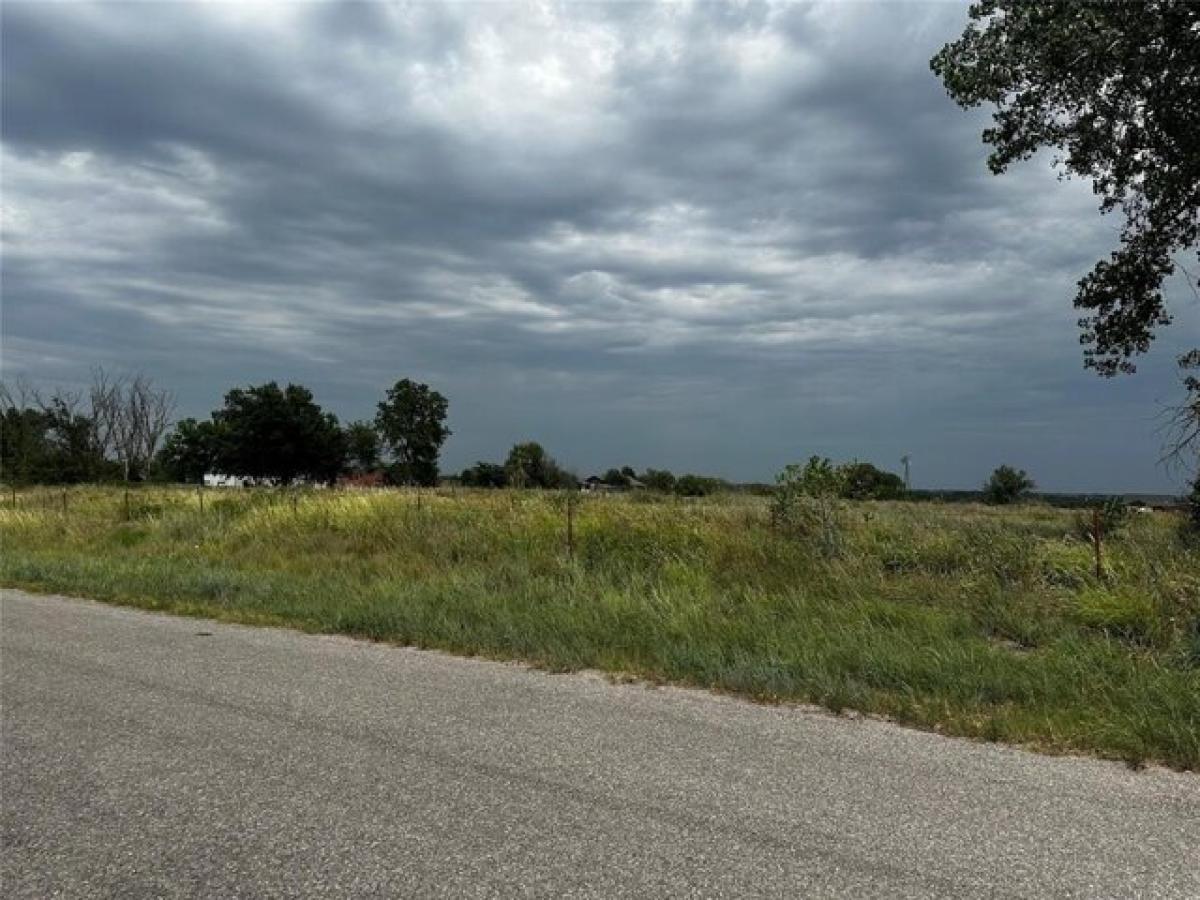 Picture of Residential Land For Sale in Tuttle, Oklahoma, United States