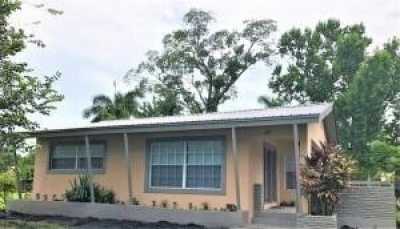 Home For Sale in Pahokee, Florida