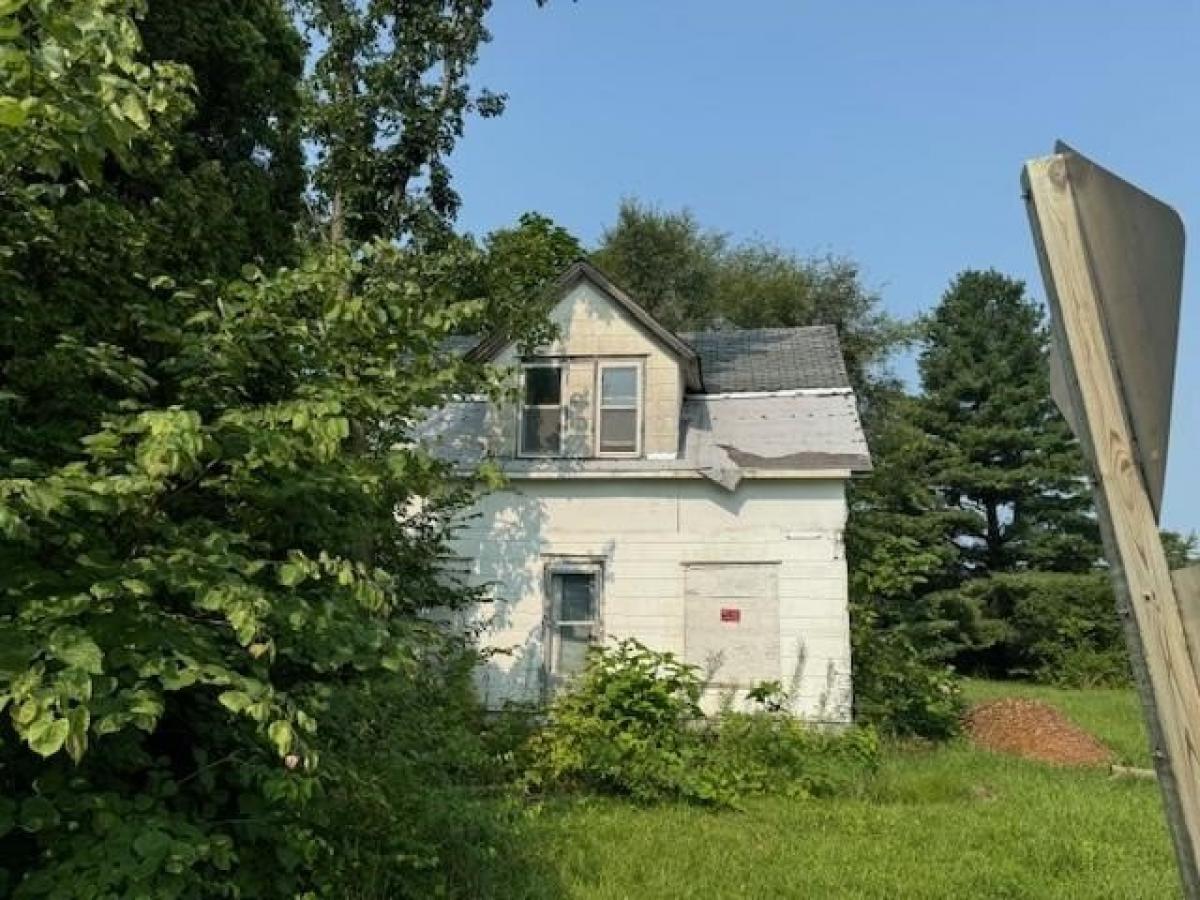 Picture of Home For Sale in Fairfield, Iowa, United States