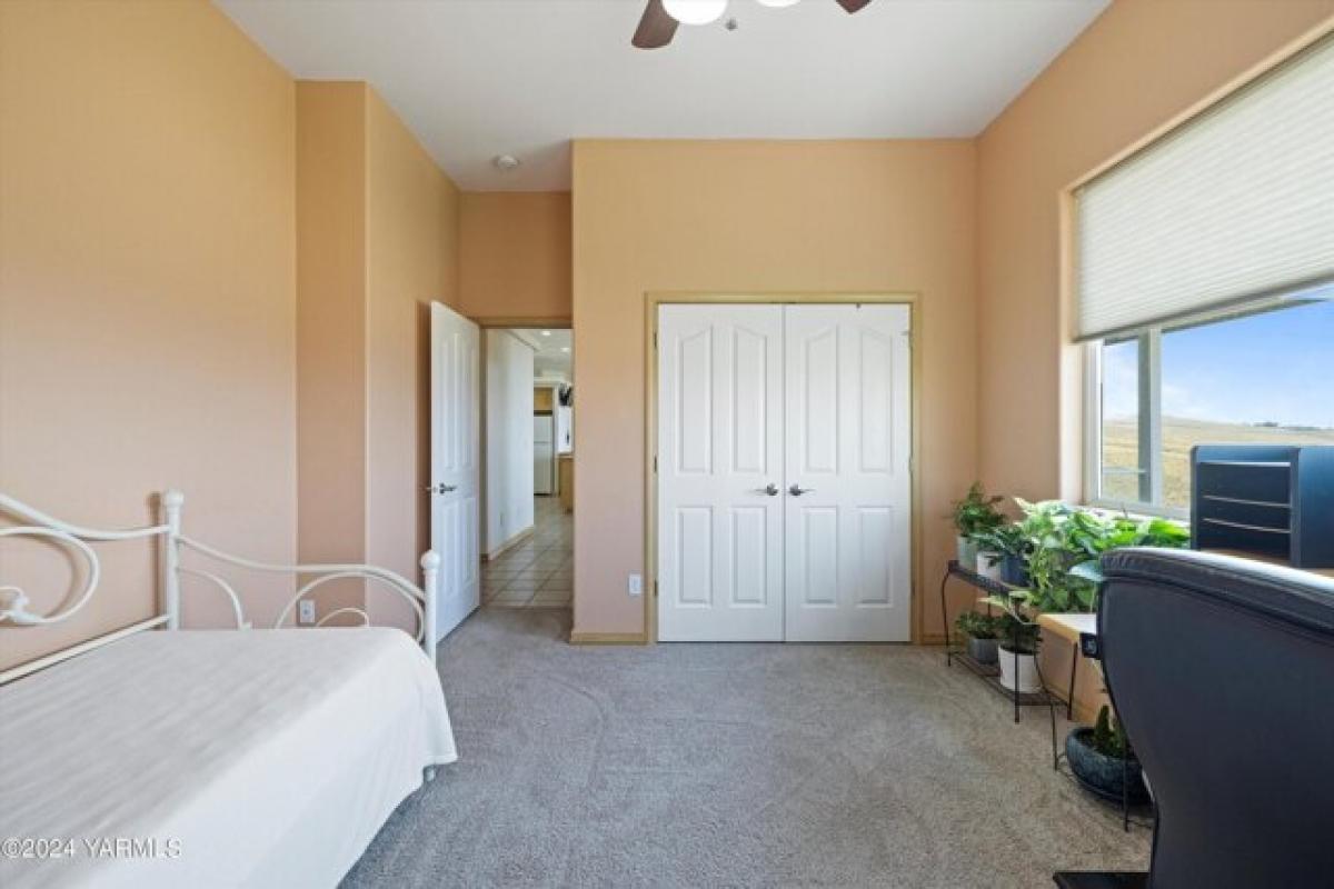 Picture of Home For Sale in Prosser, Washington, United States