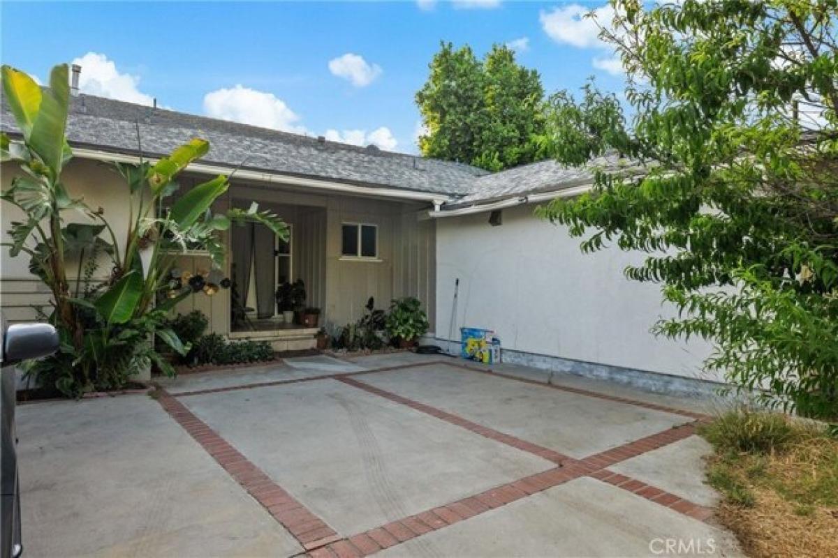 Picture of Home For Sale in Canoga Park, California, United States