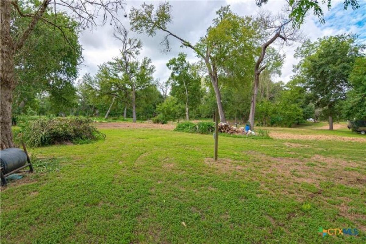 Picture of Residential Land For Sale in Seguin, Texas, United States