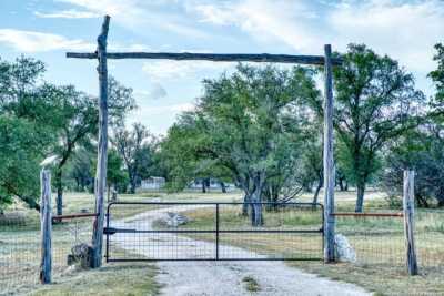 Home For Sale in Utopia, Texas