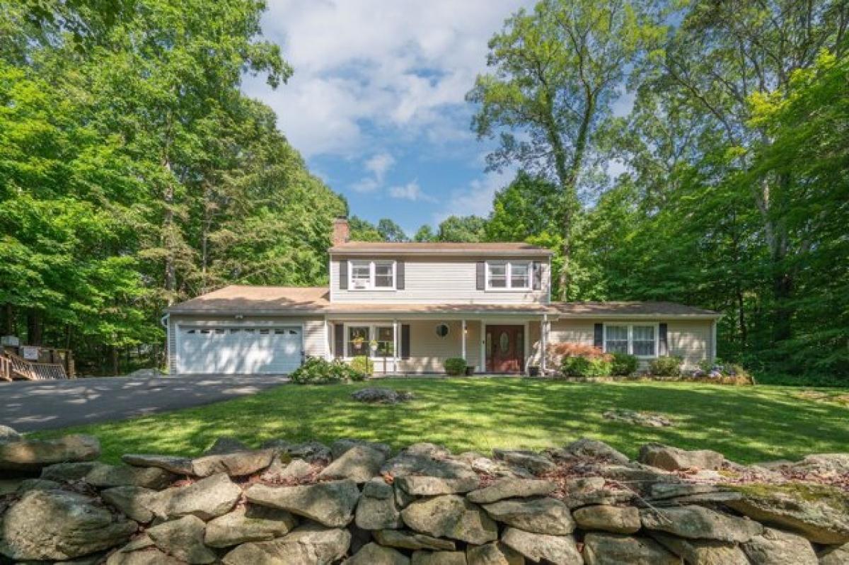 Picture of Home For Sale in New Milford, Connecticut, United States