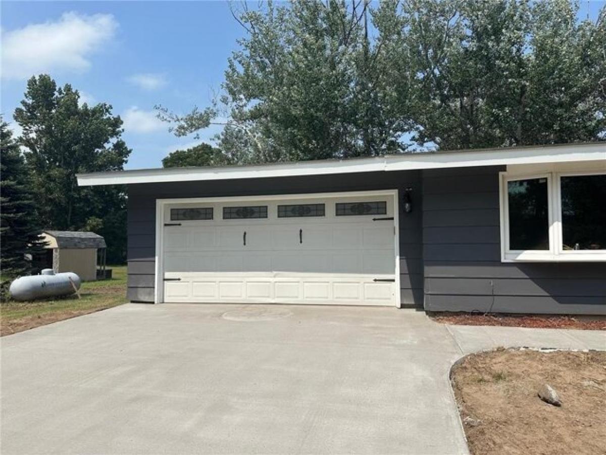 Picture of Home For Sale in Cambridge, Minnesota, United States