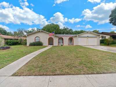 Home For Sale in Universal City, Texas