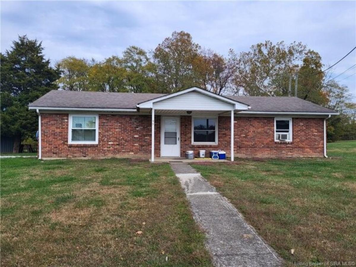 Picture of Home For Sale in Pekin, Indiana, United States