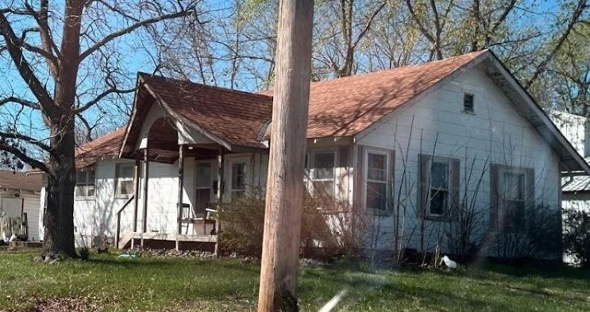 Picture of Home For Sale in Chanute, Kansas, United States