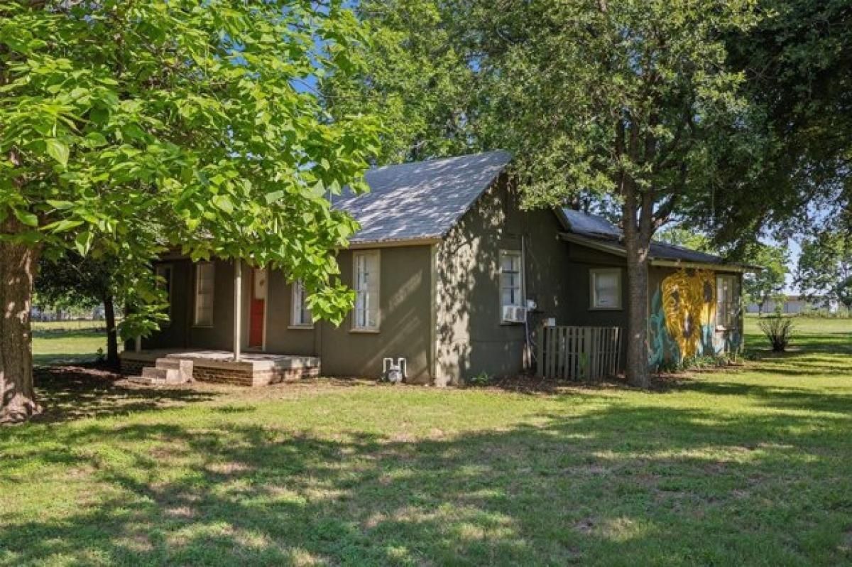 Picture of Home For Sale in Pilot Point, Texas, United States