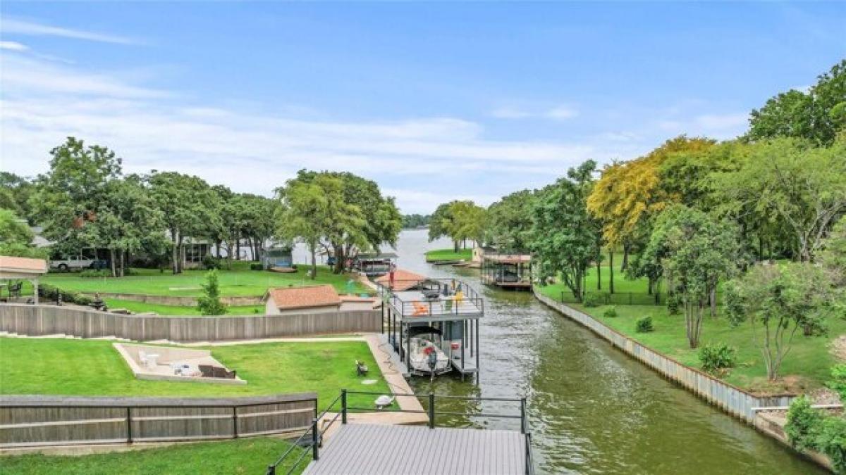 Picture of Home For Sale in Gun Barrel City, Texas, United States