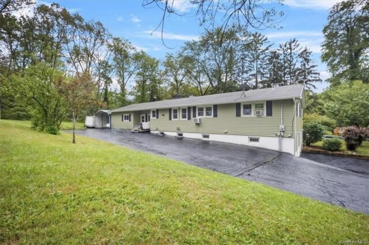 Picture of Home For Sale in Wappingers Falls, New York, United States