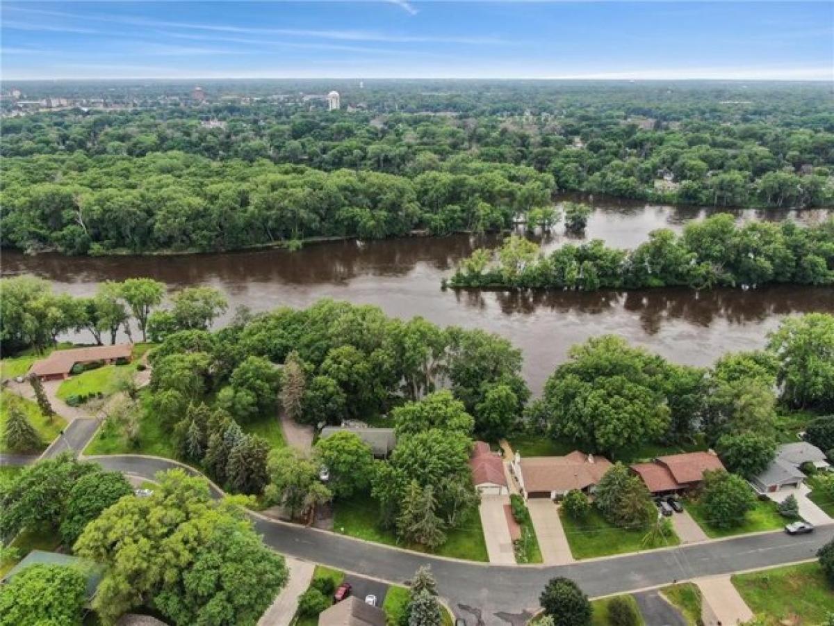 Picture of Home For Sale in Fridley, Minnesota, United States