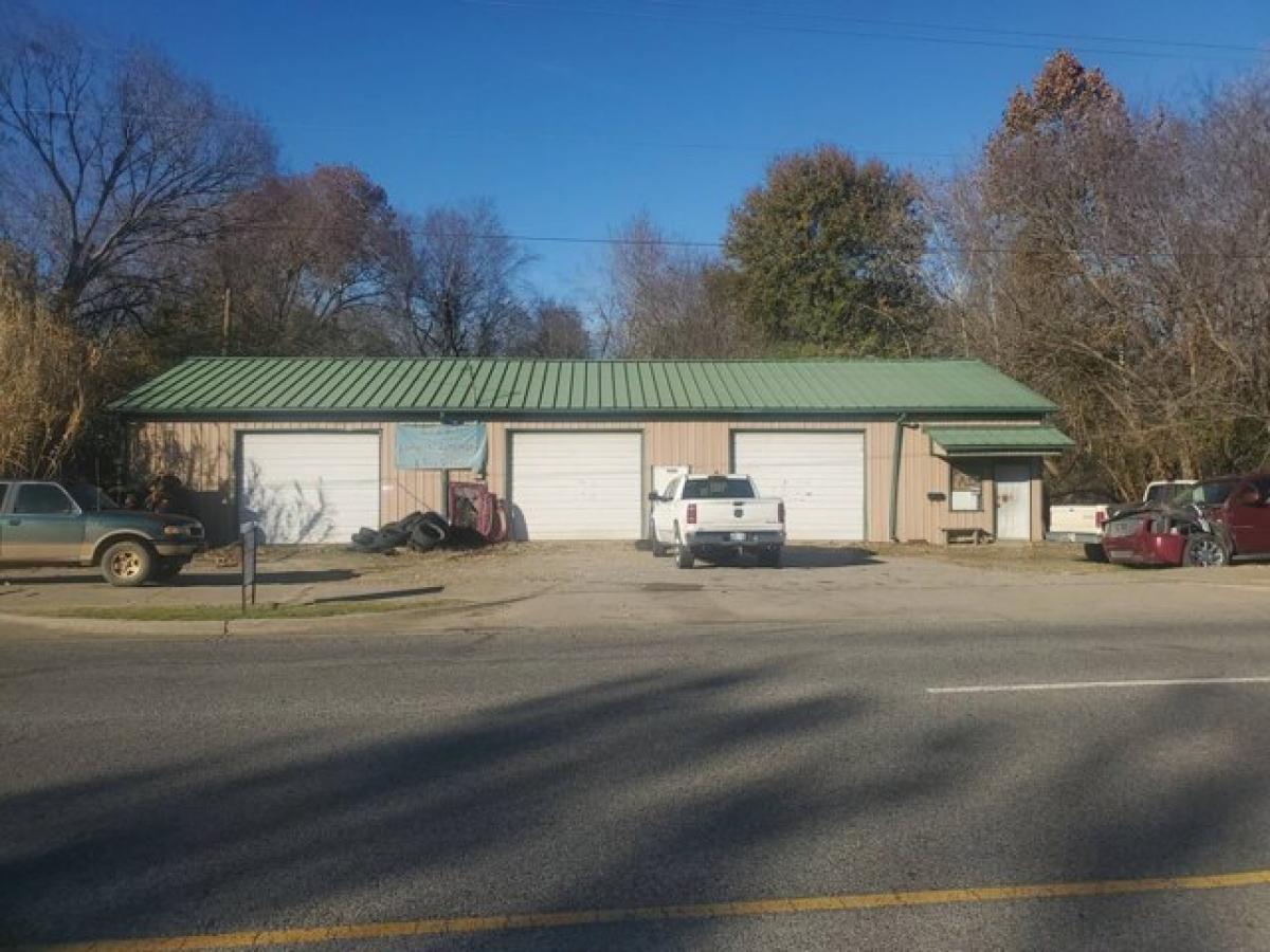 Picture of Home For Sale in Antlers, Oklahoma, United States