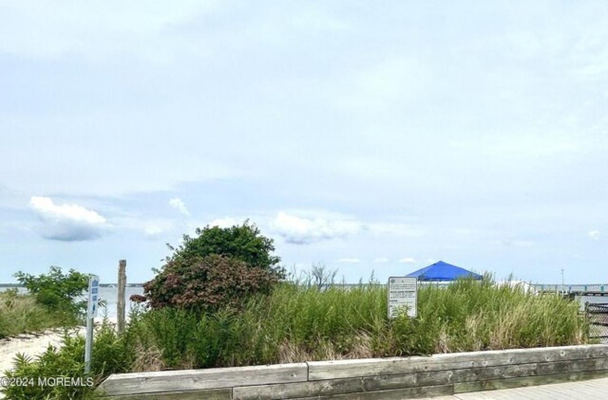 Picture of Home For Sale in Seaside Park, New Jersey, United States