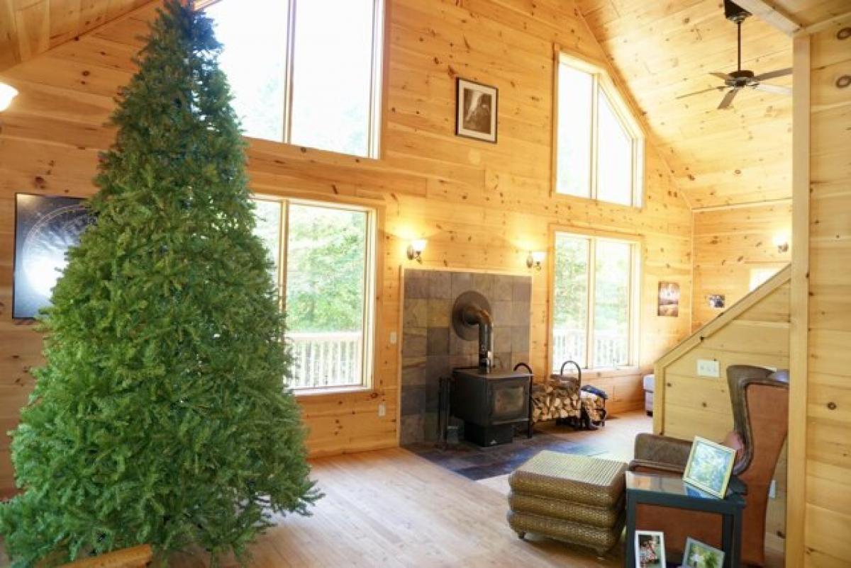 Picture of Home For Sale in Greenville, Maine, United States