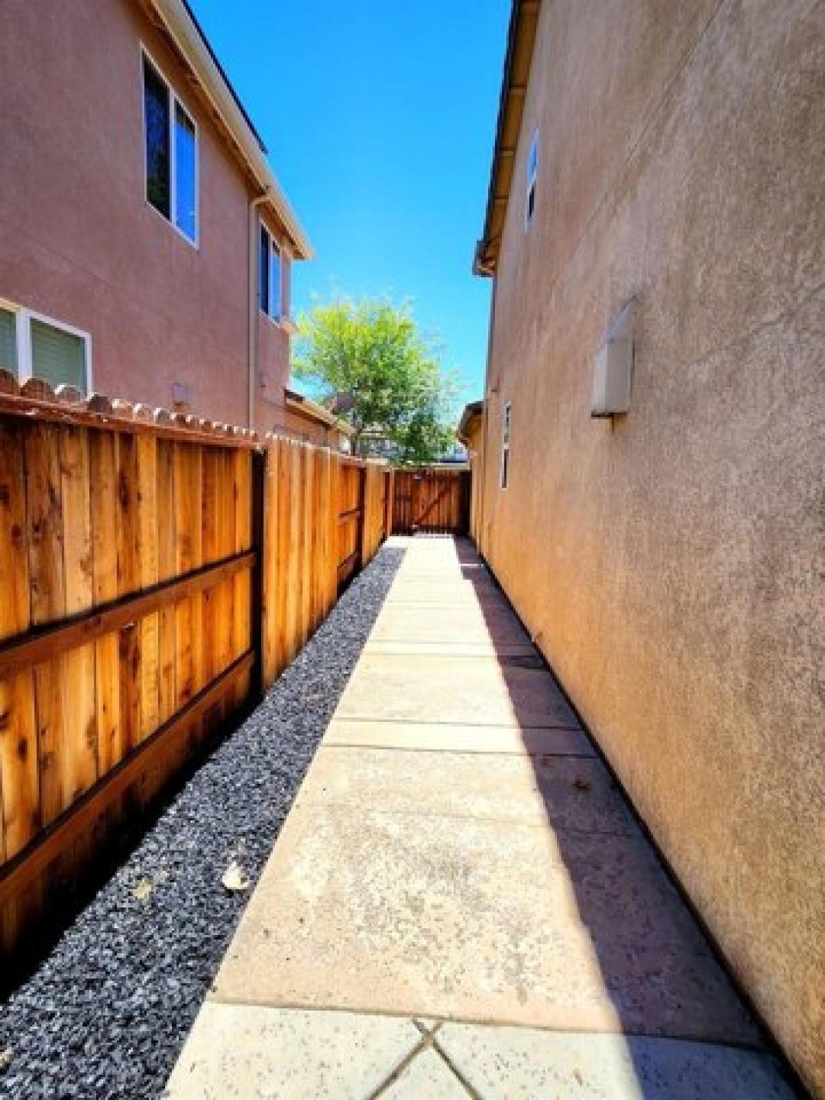 Picture of Home For Sale in Plumas Lake, California, United States