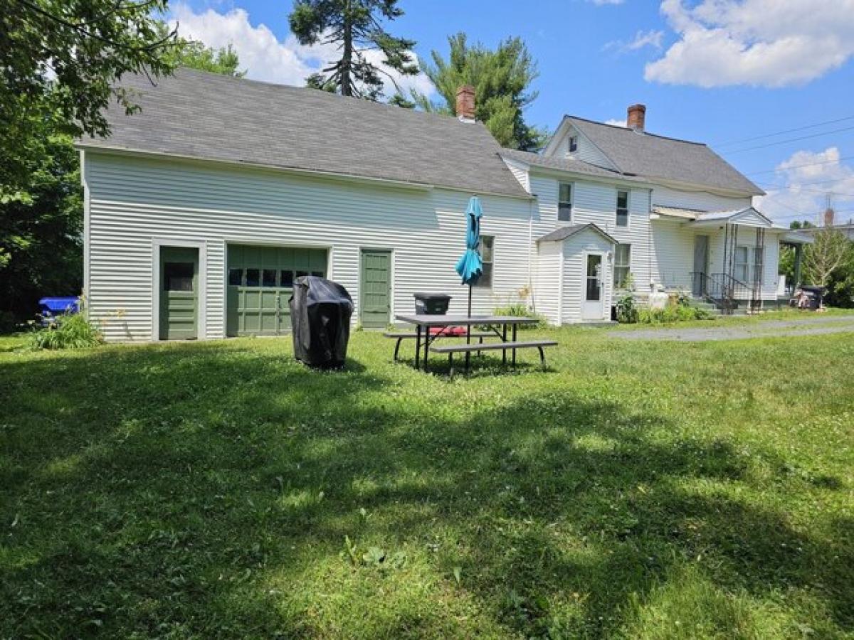 Picture of Home For Sale in Claremont, New Hampshire, United States