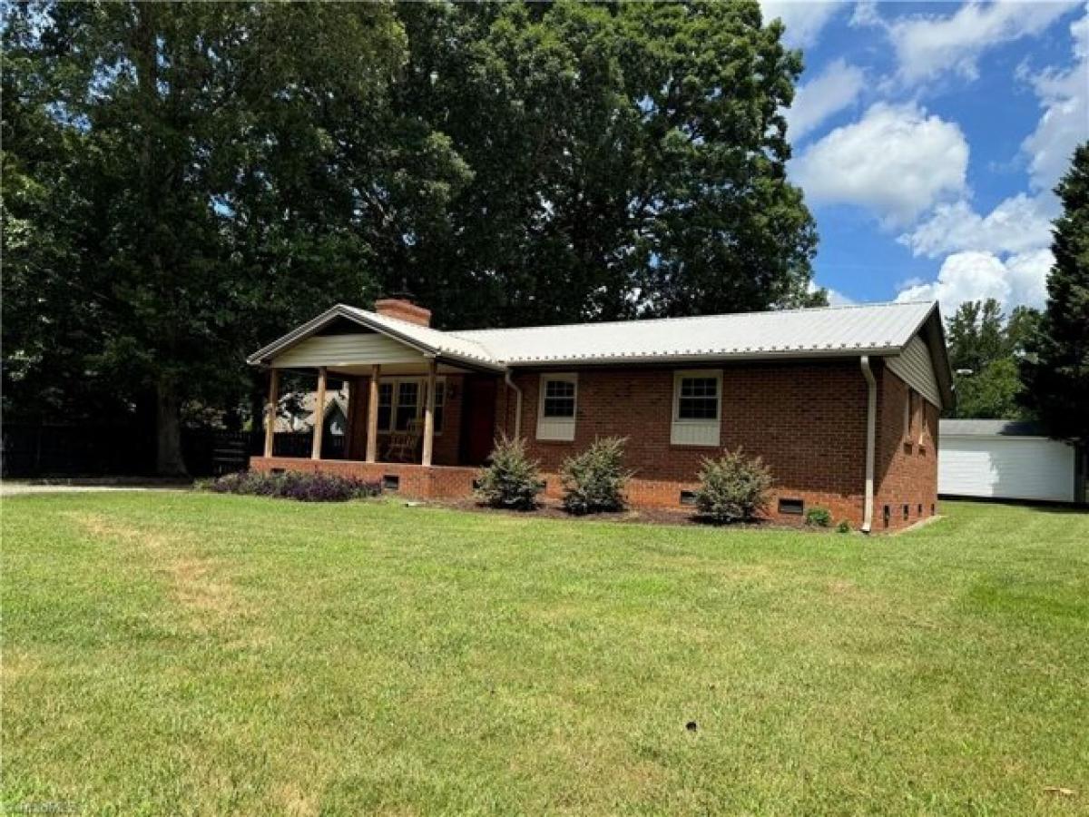 Picture of Home For Sale in Summerfield, North Carolina, United States