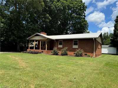 Home For Sale in Summerfield, North Carolina