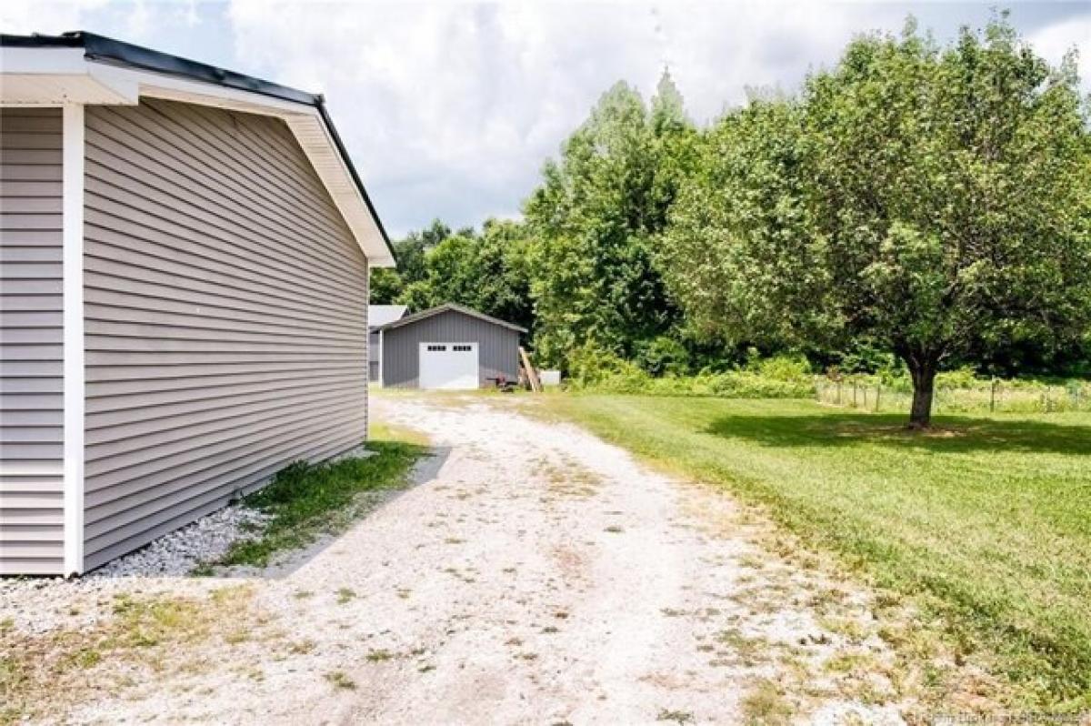 Picture of Home For Sale in Otisco, Indiana, United States