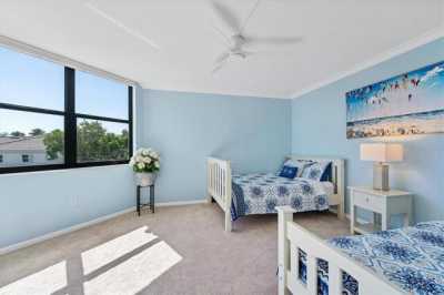 Home For Sale in Longboat Key, Florida