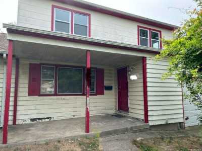 Home For Rent in Valley Stream, New York