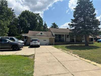 Home For Sale in Broadview Heights, Ohio