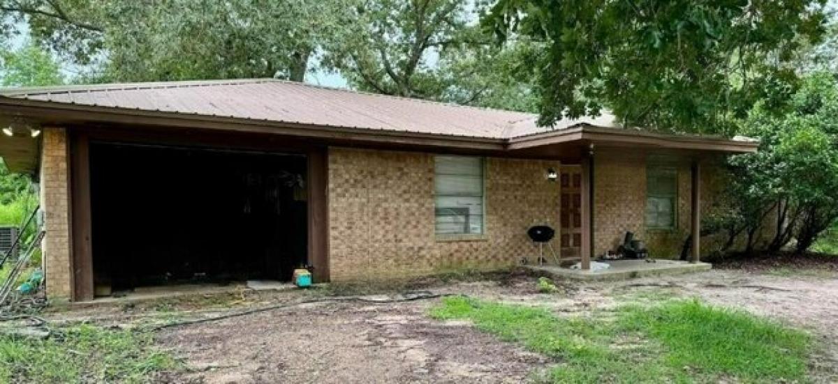 Picture of Home For Sale in Elkhart, Texas, United States