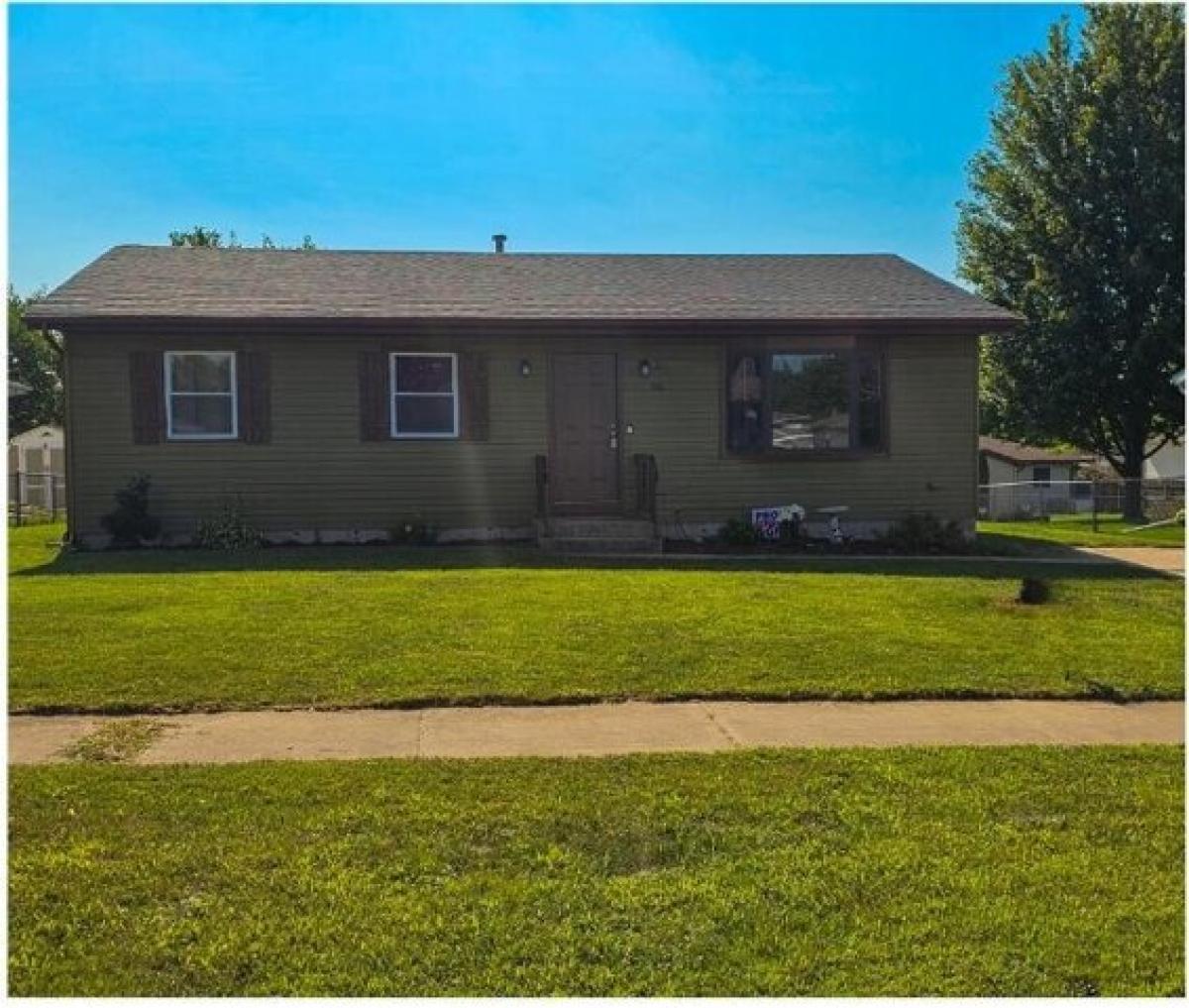 Picture of Home For Sale in Hebron, Indiana, United States