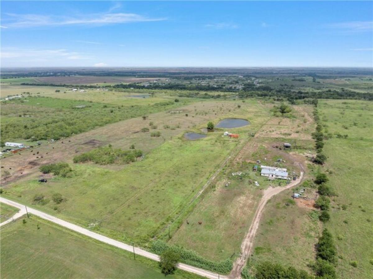 Picture of Residential Land For Sale in Hubbard, Texas, United States