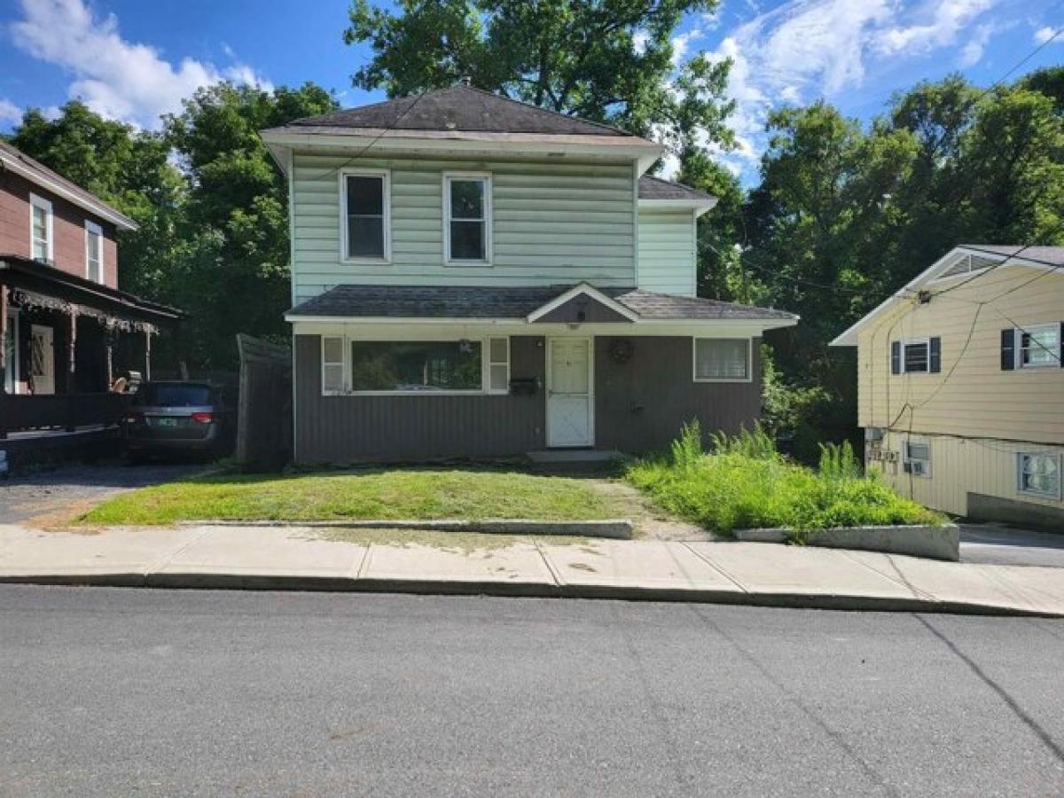 Picture of Home For Sale in Barre, Vermont, United States